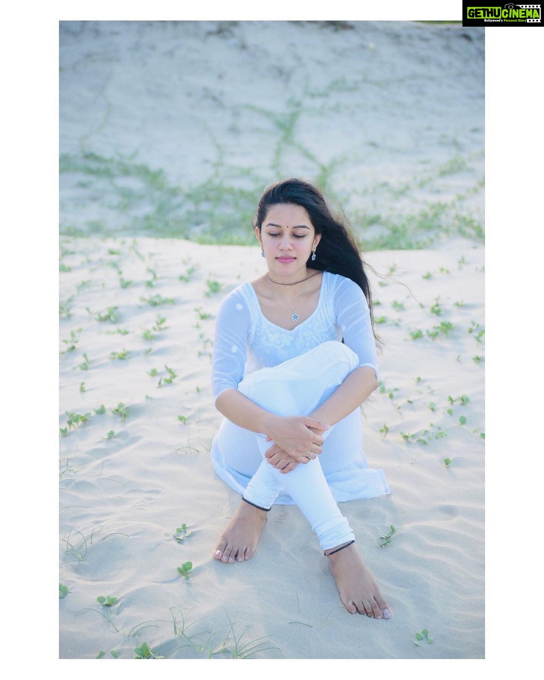 Mirnalini Ravi Instagram - Everyday may not be a good but there is something good in every day🤍 #positivevibes