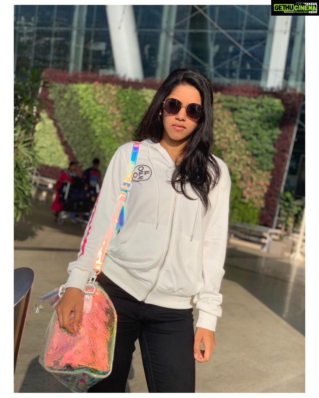Mirnalini Ravi Instagram - I could look like a Furious person if I haven’t slept enough 😖🤪 #Airportdiaries #Offwhite 🤍 #virgilabloh Chennai Interernational Airport