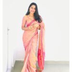 Mirnalini Ravi Instagram - இனிய மாட்டு பொங்கல் வாழ்த்துக்கள் 2020 Wearing : Amma’s Saree ❤️ PC : Brother 🤷🏻‍♀️