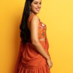 Mirnalini Ravi Instagram - Look on the bright side 🍋