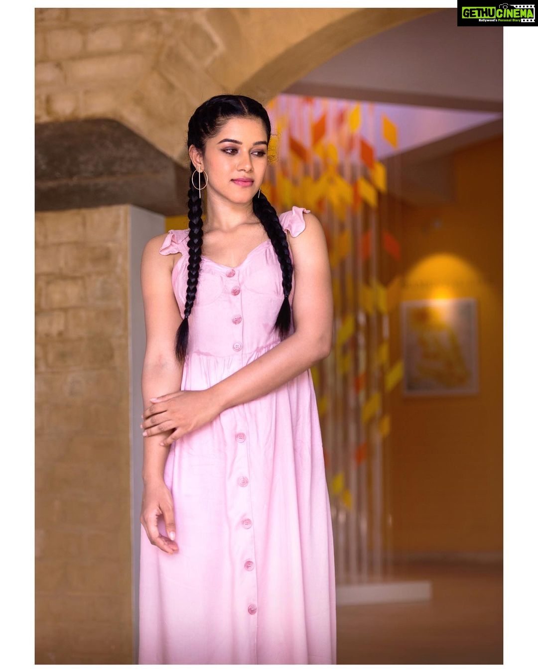 Mirnalini Ravi Instagram - The day she let go of the things that were weighing her down, was the day she began to shine the brightest 🌸 PC : @vijayvendhan Mua : @lakshhairandmakeup Wearing : @polagoclothing