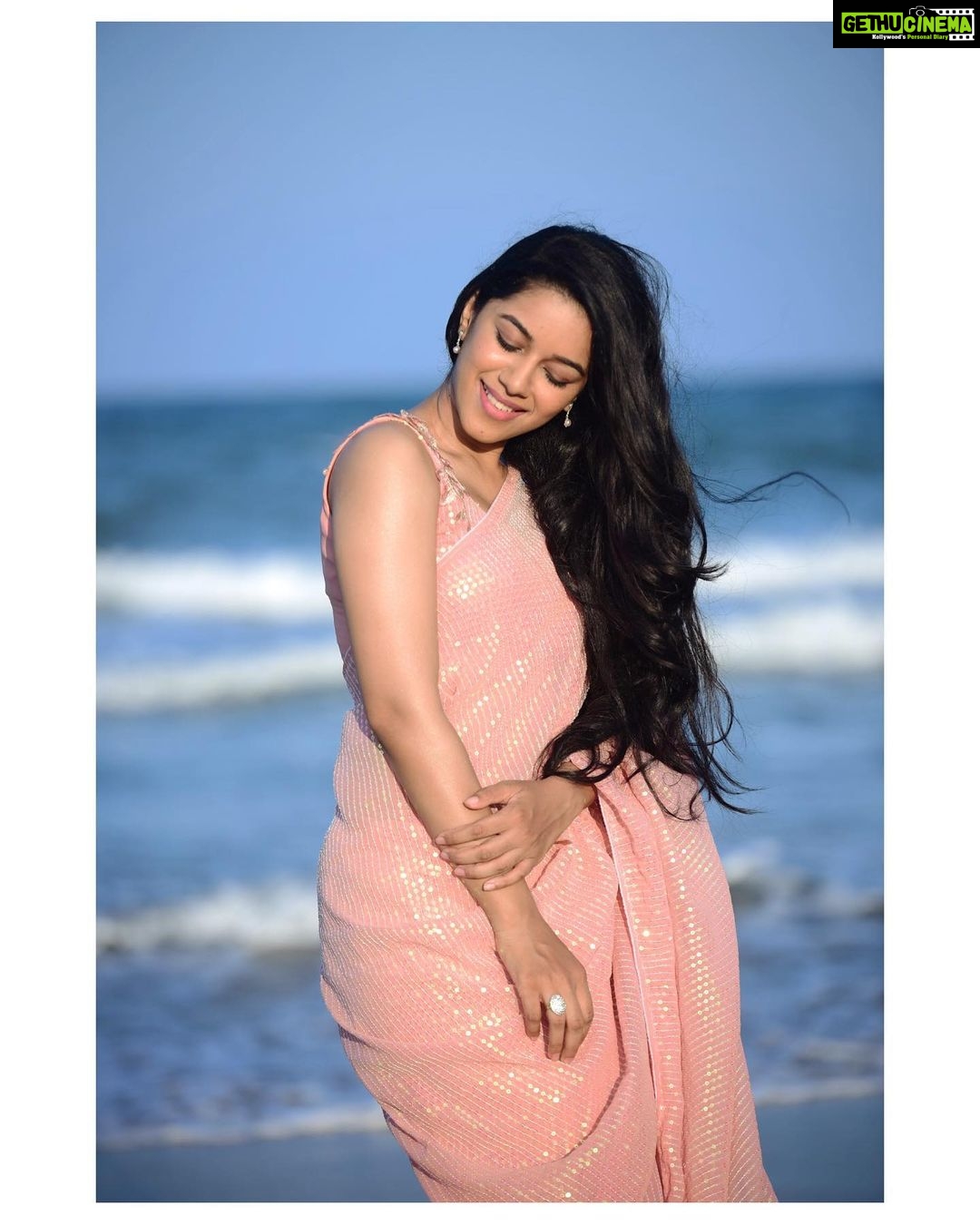 Mirnalini Ravi Instagram - 🧜🏻♀️ PC @madhu_india_photography