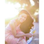 Mirnalini Ravi Instagram - I followed my heart and it led me to the beach. 🌸 #throwback PC @madhu_india_photography MUA @lakshhairandmakeup Saree @aynaa_in Blouse @adhiraboutique_pondy Pondicherry