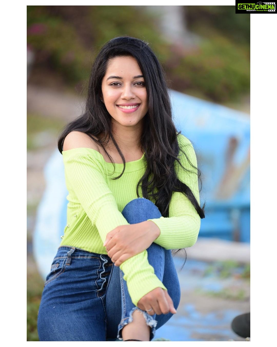 Mirnalini Ravi Instagram - The time is just right for us to ponder, reflect, meditate, and discover the world within our own minds. #Quarantineandchill βπ» #stayhome#staysafe#fightcovid19 PC @madhu_india_photography Pondicherry