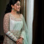 Mirnalini Ravi Instagram – Green glow 🍃

Styling: @rekeetha_gaddafi @sujitharagul
Outfit: @shyamalbhumika 
Jewellery: @theamethyststore 

Mua @anushyaa_mua 

Photography: @freezemomentsphotography
Retoucher: @momentsbymithulvarshan Hilton Chennai