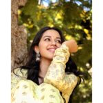Mirnalini Ravi Instagram - Flower child 🌼 you are about to Bloom ✨ Wearing @athiradesigns Styled by @ashez_0112 Mua @lakshhairandmakeup Pc @durga_ilav