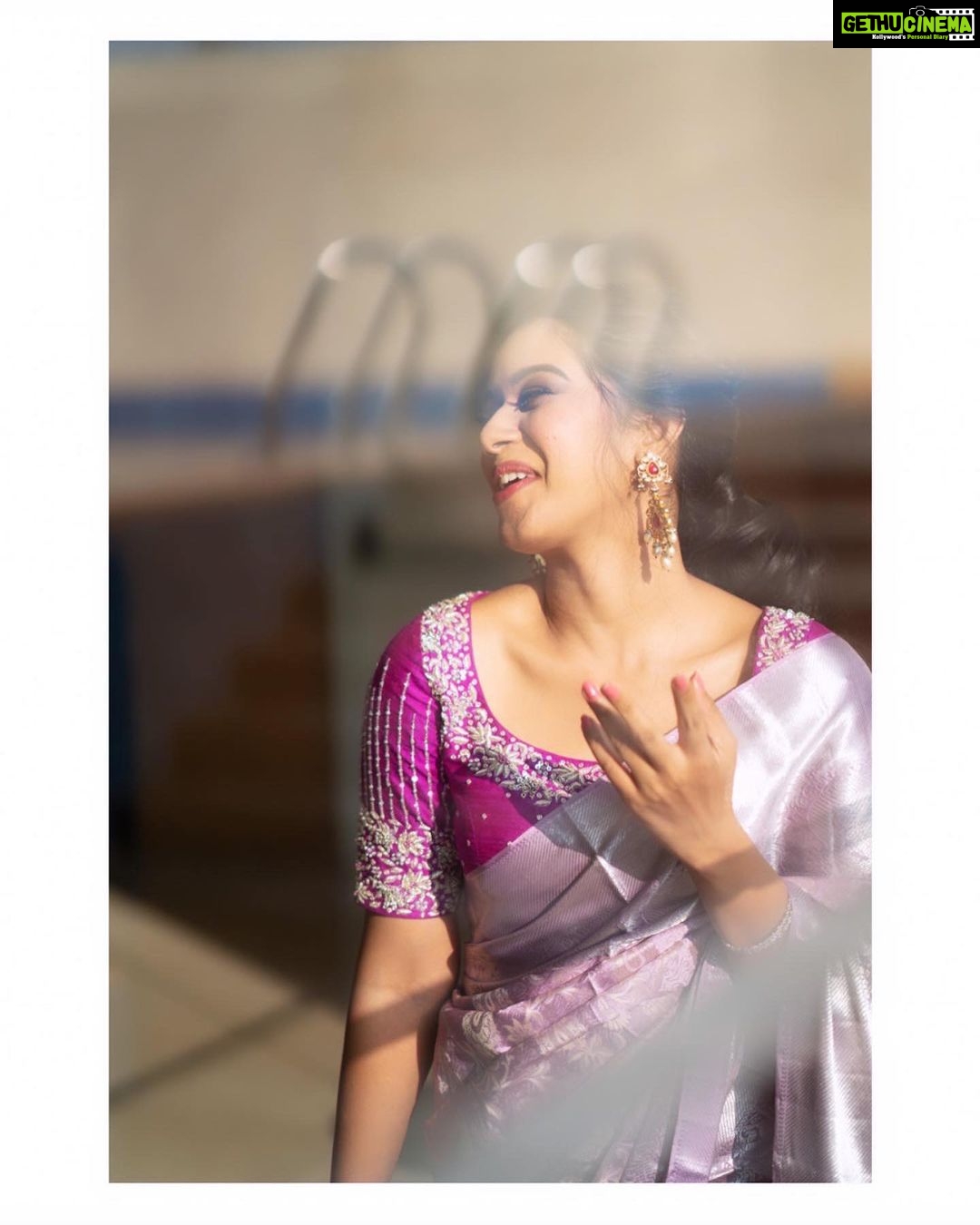 Mirnalini Ravi Instagram - The best and most beautiful things in the world cannot be seen or even touched. They must be felt with the heart. Happy Valentines day 💜