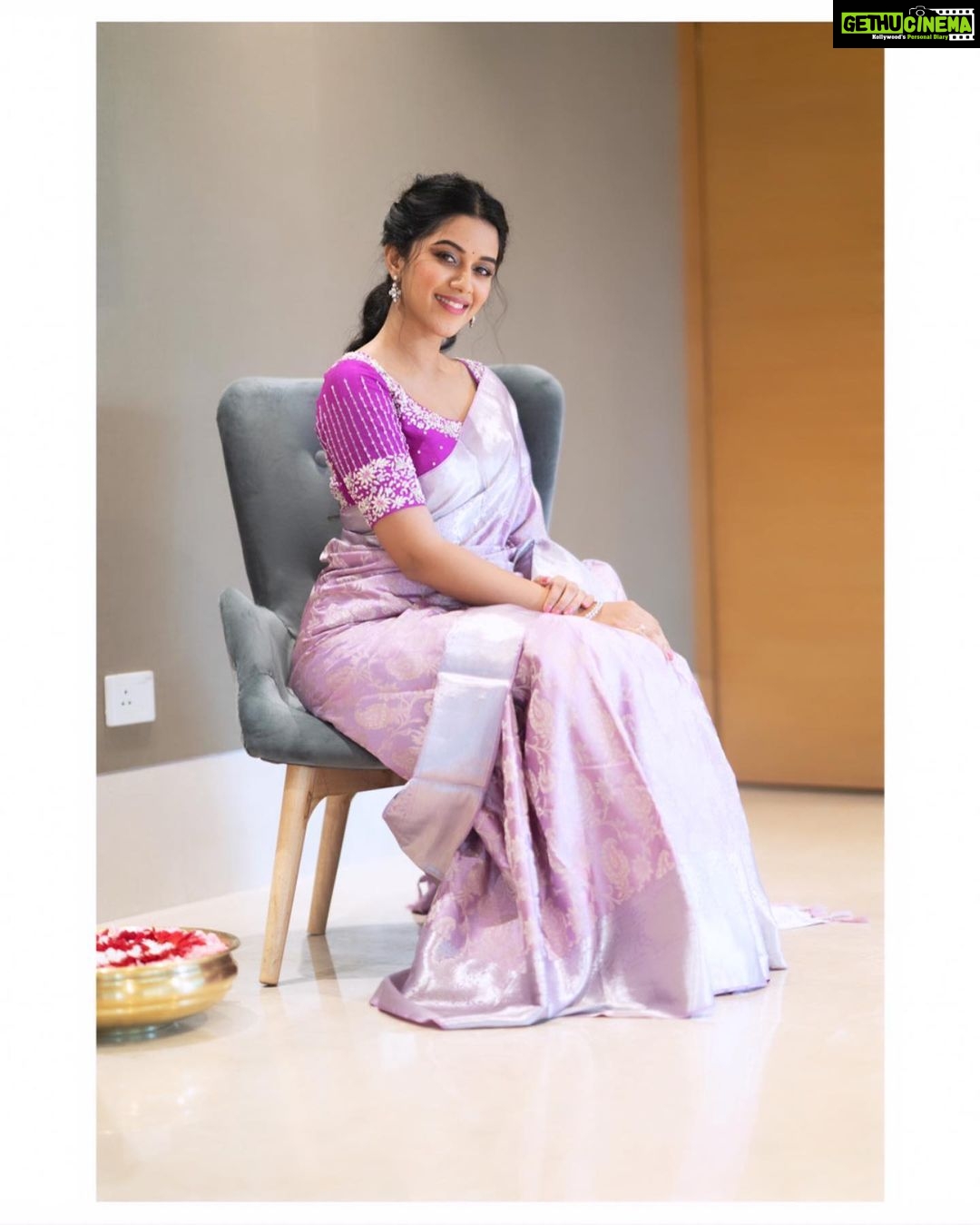 Mirnalini Ravi Instagram - Her love was like lavender, delicate & Melancholy💜 Pc @rahulravindran @mithunksairam Mua @bohobeautybydivya Hair by @vidhyamakeoverartistry Blouse by @archana.karthick Saree by @pashudh Jewels from @mspinkpantherjewel Styled by @ashez_0112 💋