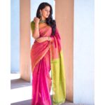 Mirnalini Ravi Instagram - And when heart smiles ❤️ Wearing : @mspinkpantherjewel @kalasthreebytejaswinikranthi @lakshhairandmakeup Pc : @vijayvendhan