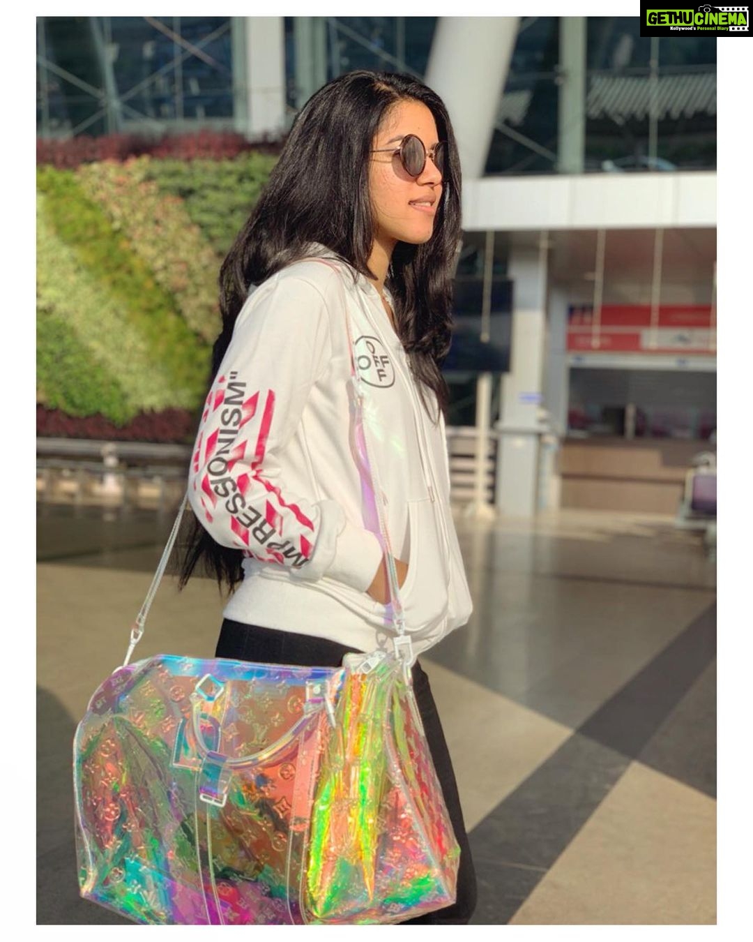 Mirnalini Ravi Instagram - I could look like a Furious person if I haven’t slept enough 😖🤪 #Airportdiaries #Offwhite 🤍 #virgilabloh Chennai Interernational Airport
