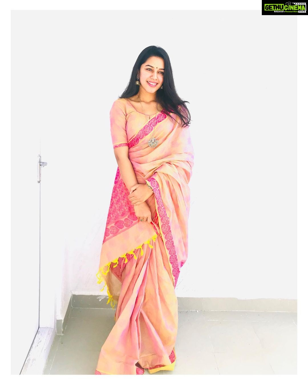 Mirnalini Ravi Instagram - இனிய மாட்டு பொங்கல் வாழ்த்துக்கள் 2020 Wearing : Amma’s Saree ❤️ PC : Brother 🤷🏻♀️