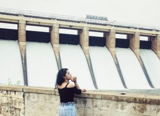 Mirnalini Ravi Instagram - You don't drown by falling into water. You only drown if you stay there.✨🖤 Vaigai Dam