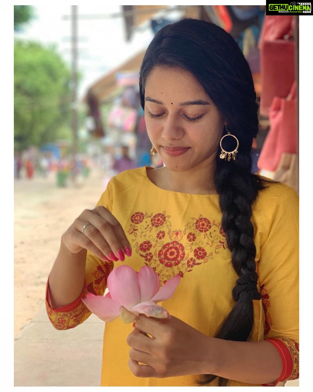 Mirnalini Ravi Instagram - Visited one of the most beautiful temples ever “Madurai Meenakshi Amman temple”😍Absolutely awestruck ❤️🌷 Madurai Meenakshi Amman Temple