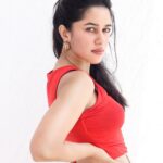 Mirnalini Ravi Instagram - A girl with Rosacea needs no blush powder ☺️