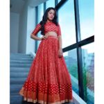 Mirnalini Ravi Instagram - Wishing you all a very Happy & safe Diwali ❣️💥 May your life turn up to be Lit everyday . 🔥