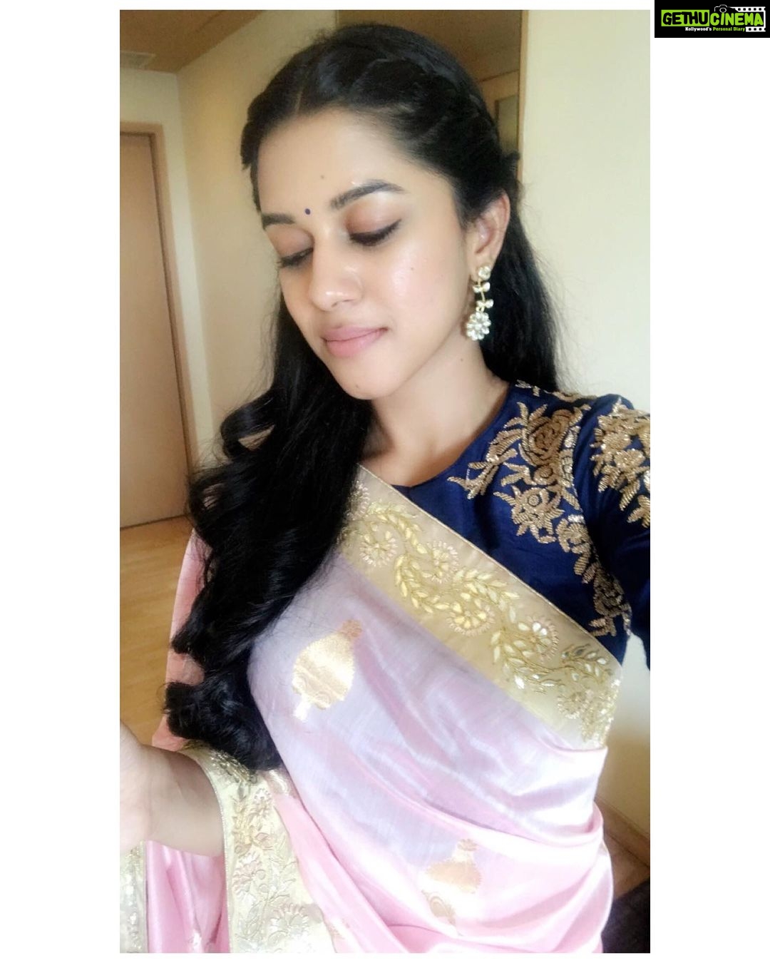 Mirnalini Ravi Instagram - Favourite thing to wear 💗 Styled by @raji.raaga09 💙 Novotel Hyderabad Airport