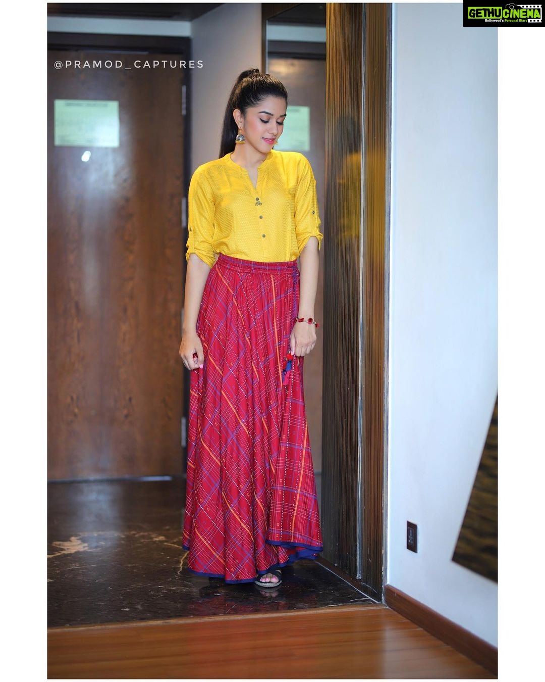 Mirnalini Ravi Instagram - #Valmiki promotions #ValmikiFromSept20th Trailer out : Link in bio Styled by : @raji.raaga09 ❤️ Pc : @pramod_captures 💛 Makeup : @satishpabbu Hyderabad,telangana state