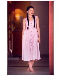 Mirnalini Ravi Instagram - The day she let go of the things that were weighing her down, was the day she began to shine the brightest 🌸 PC : @vijayvendhan Mua : @lakshhairandmakeup Wearing : @polagoclothing
