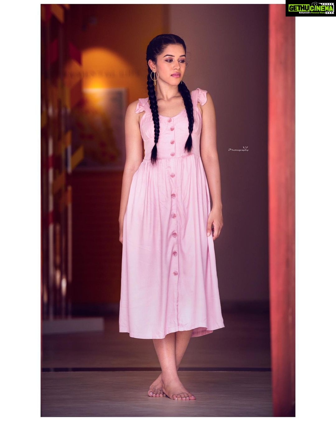 Mirnalini Ravi Instagram - The day she let go of the things that were weighing her down, was the day she began to shine the brightest 🌸 PC : @vijayvendhan Mua : @lakshhairandmakeup Wearing : @polagoclothing
