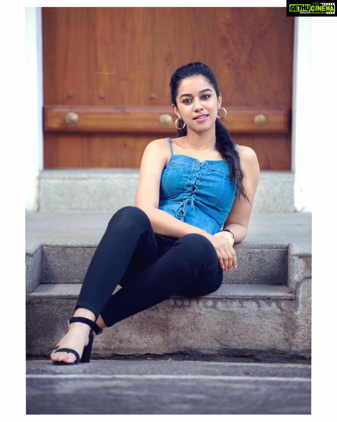 Mirnalini Ravi Instagram - You can never own too much Denim 💁🏻♀️ PC : @vijayvendhan MUA : @lakshhairandmakeup