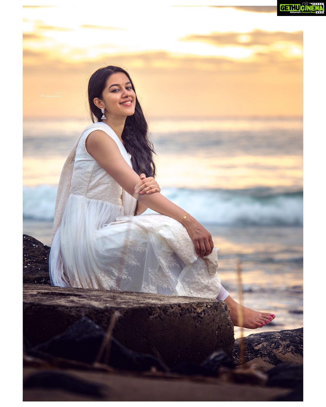 Mirnalini Ravi Instagram - My Happy place 🌊 PC : @vijayvendhan Wearing: @designsbypriyadass Pondicherry