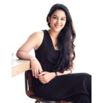 Mirnalini Ravi Instagram - Glow-Getter 💛 Pc : @vijayvendhan Mua : @lakshhairandmakeup Hopper's - Bar & Kitchen
