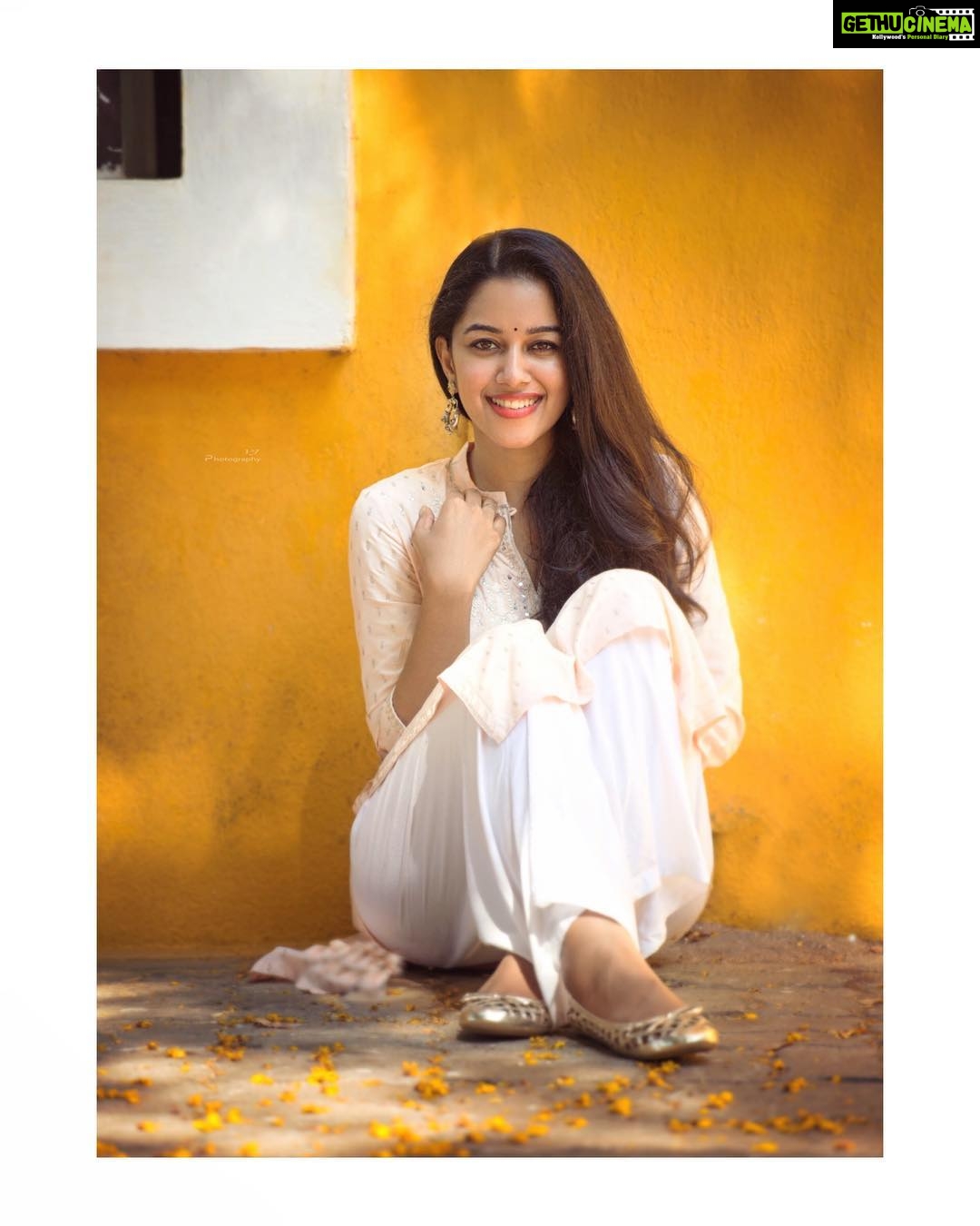 Mirnalini Ravi Instagram - Happy Easter 🐣🥚 PC : @vijayvendhan Pondicherry