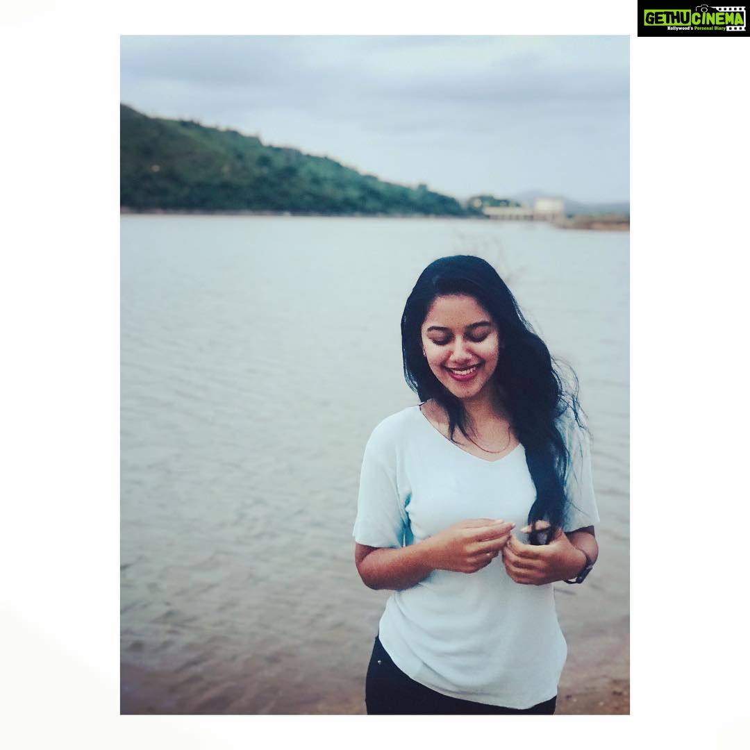 Mirnalini Ravi Instagram - Beating up Monday Blues 💙