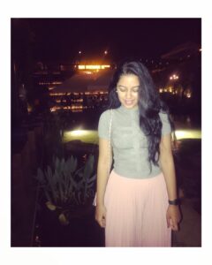 Mirnalini Ravi Instagram - The cozy lights... The hazy air... The dozy food... And yes I am the posing pretty lantern there💫 Byg Brewski Hennur