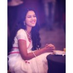 Mirnalini Ravi Instagram - When the entire Shimmer around is enrapt towards you...✨ Saree by @redvelvettewardrobe 👗 Accessories by @mspinkpantherjewel 💍 PC : @freezedamomnt 📷 Chennai, India