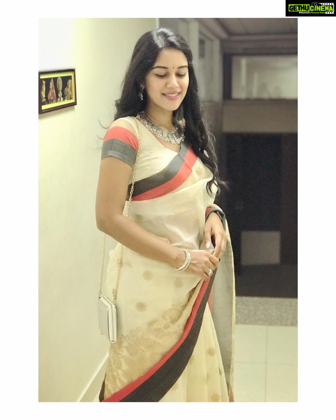 Mirnalini Ravi Instagram - I believe in subtle..✨ I believe in being subtle.💫 I practice modesty & portray transparency Credits : @varsiniamrita ❤️ PC : @vedashreeyuvaraj