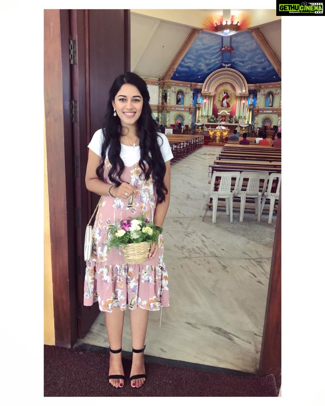 Mirnalini Ravi Instagram - Church Weddings 👰🏻💐 St Thomas Forane Church, Saddugundepalaya,Bangalore