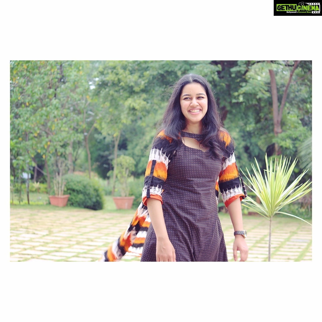 Mirnalini Ravi Instagram - Laughing is the best medicine 💊, but if you are laughing for no reason , you may need medicine 🤣