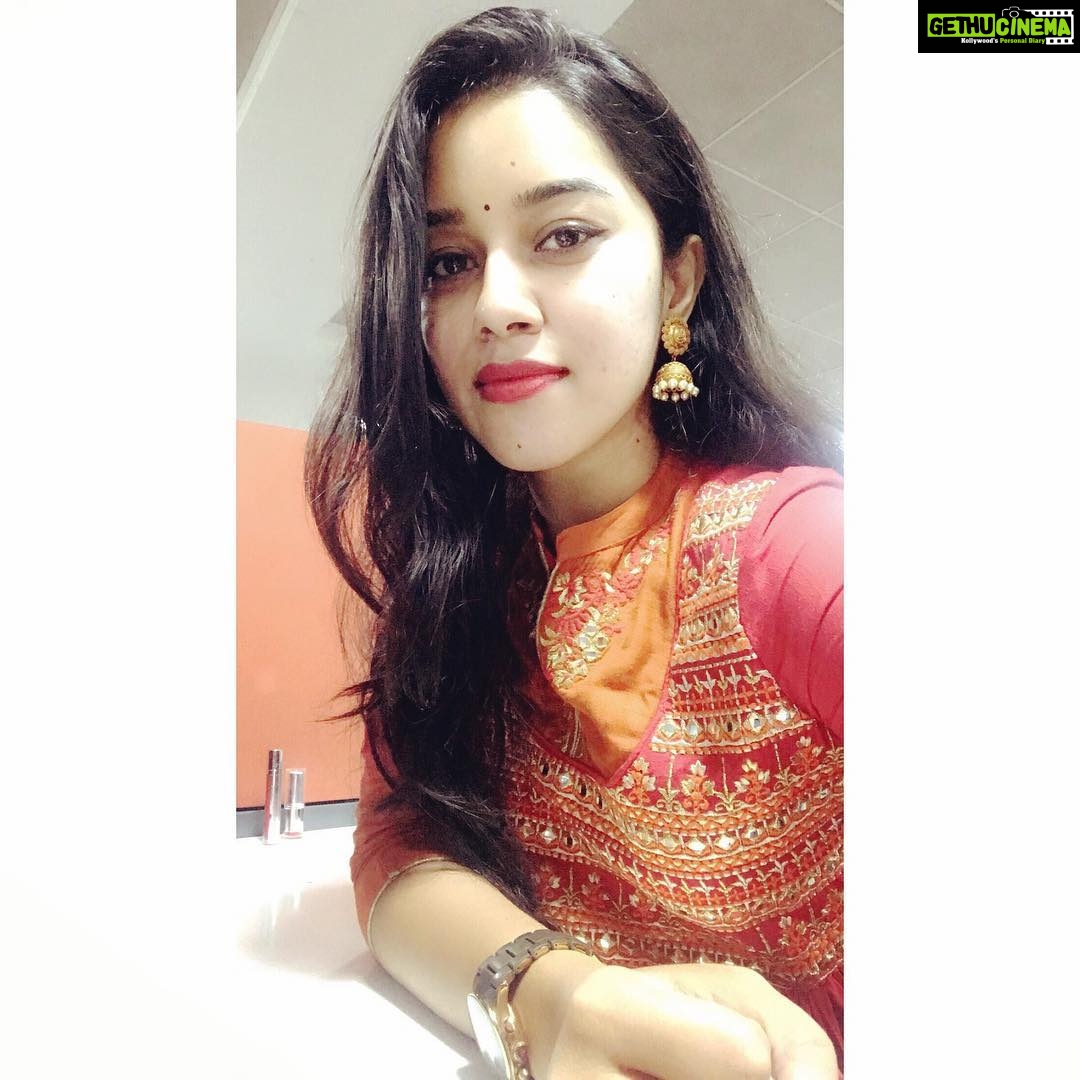 Mirnalini Ravi Instagram - God Bless you with enough fire power🔥 So that you succeed in disturbing Every neighbour in your vicinity😂 Happy Diwali 💥🎇🎉