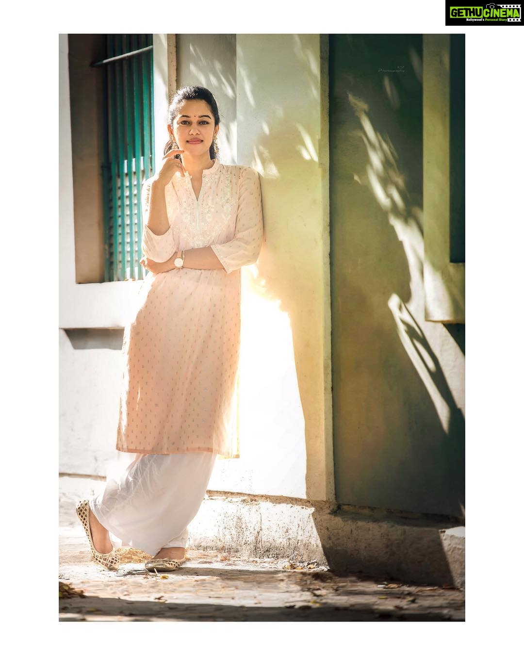 Mirnalini Ravi Instagram - Hey You 👀 Pc : @vijayvendhan Pondicherry