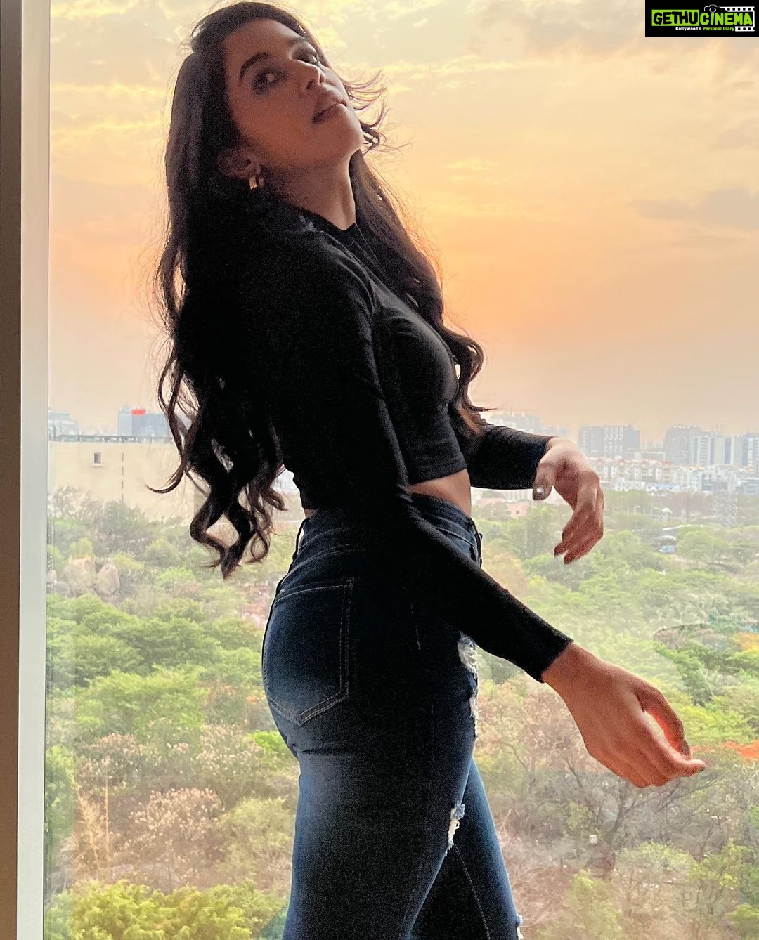 Mirnalini Ravi Instagram - Point of View 👀 #pov Trident, Hyderabad