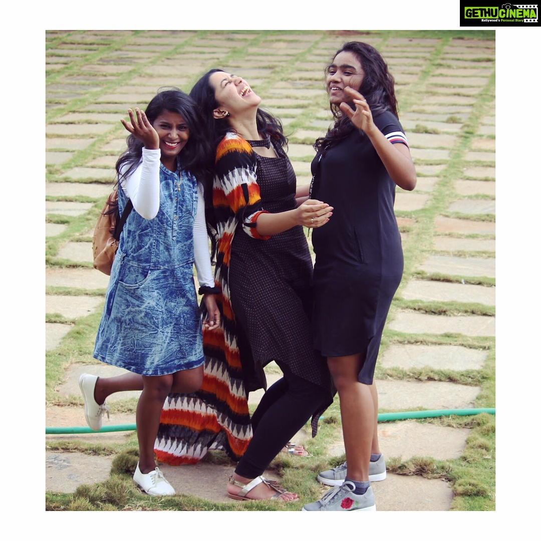 Mirnalini Ravi Instagram - Laughing is the best medicine 💊, but if you are laughing for no reason , you may need medicine 🤣