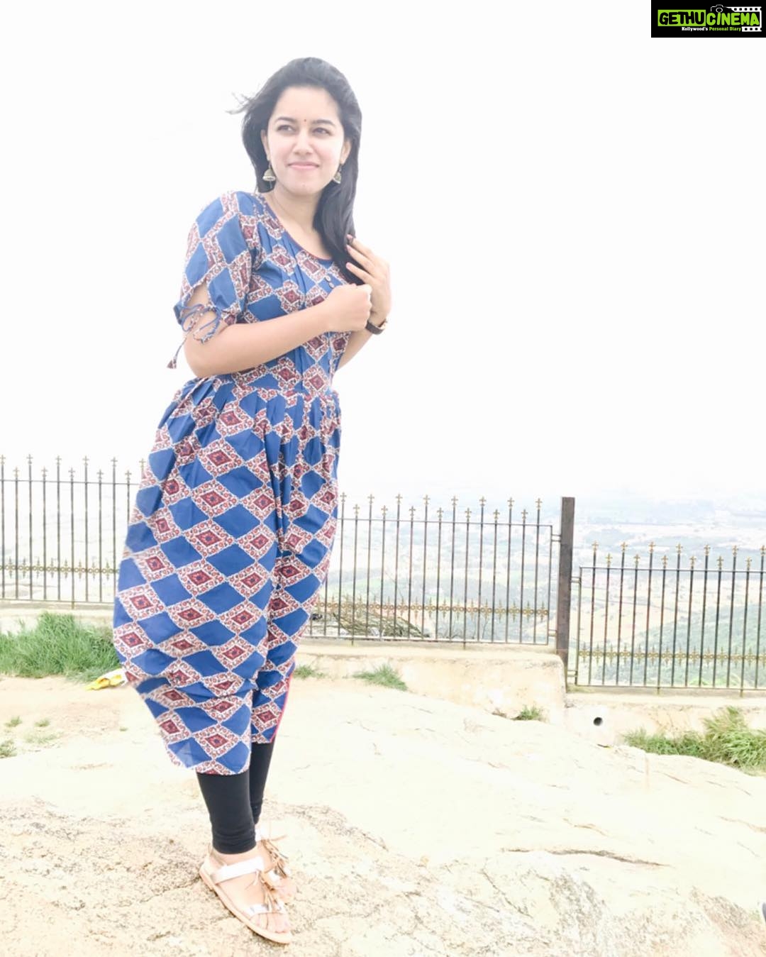 Mirnalini Ravi Instagram - Wearing @label.meenakshichandak 💕