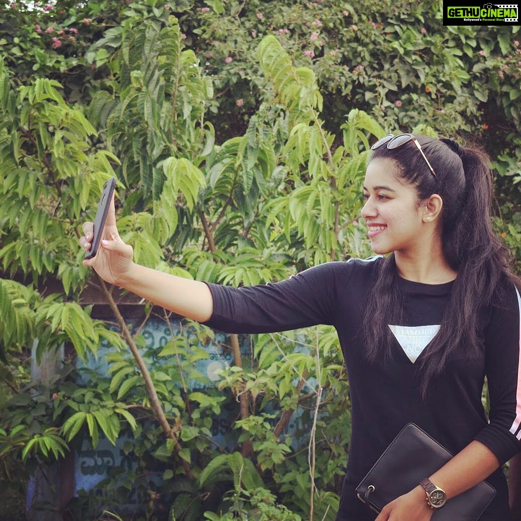 Mirnalini Ravi Instagram - Hello front cam 🤳🏻