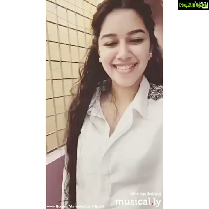 Mirnalini Ravi Instagram - Kolaveri di😍 ! First kannada dubs☺️ #noProblem#kannada#dubs#dubsmash#tamilponnu#tamilgirl #kannadadubsmash#miru#bangalore