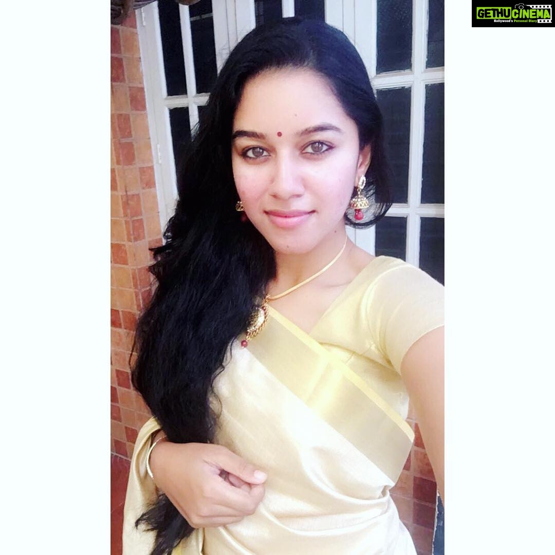 Mirnalini Ravi Instagram - Eid mubarak 🌙🌟 & onam aashamsakal 🌸