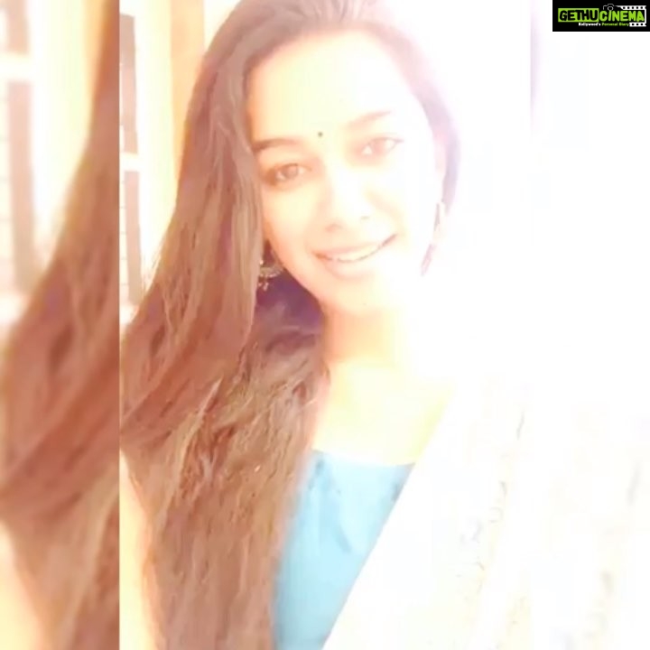 Mirnalini Ravi Instagram - KANMANI💙 ever-green hits😍#tamilgirl #tamil#tamildubsmash#tamilponnu #miru #kanmani#guna @dubsmashtamilfun @tamil.dubsmash #kamal #kamalhassan#oldhits #ascdc16