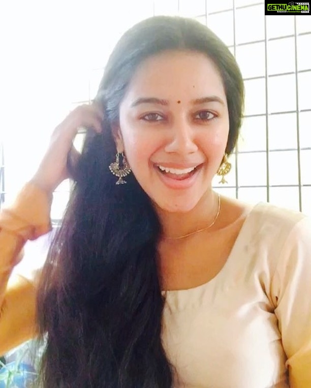 Mirnalini Ravi Instagram - ❤️🏏#tamil #tamilponnu #tamildubsmash #tamilgirl #miru @dubsmashtamilfun @tamil.dubsmash #nayanthara #jayamravi #thanioruvan #ascdc16