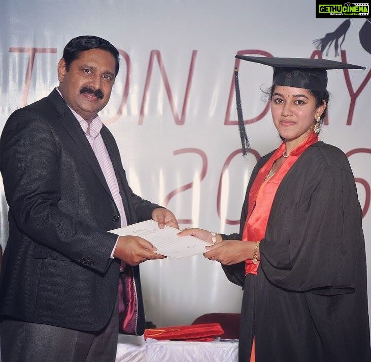 Mirnalini Ravi Instagram - To the best throw back😍 proud moments #graduation 🎓