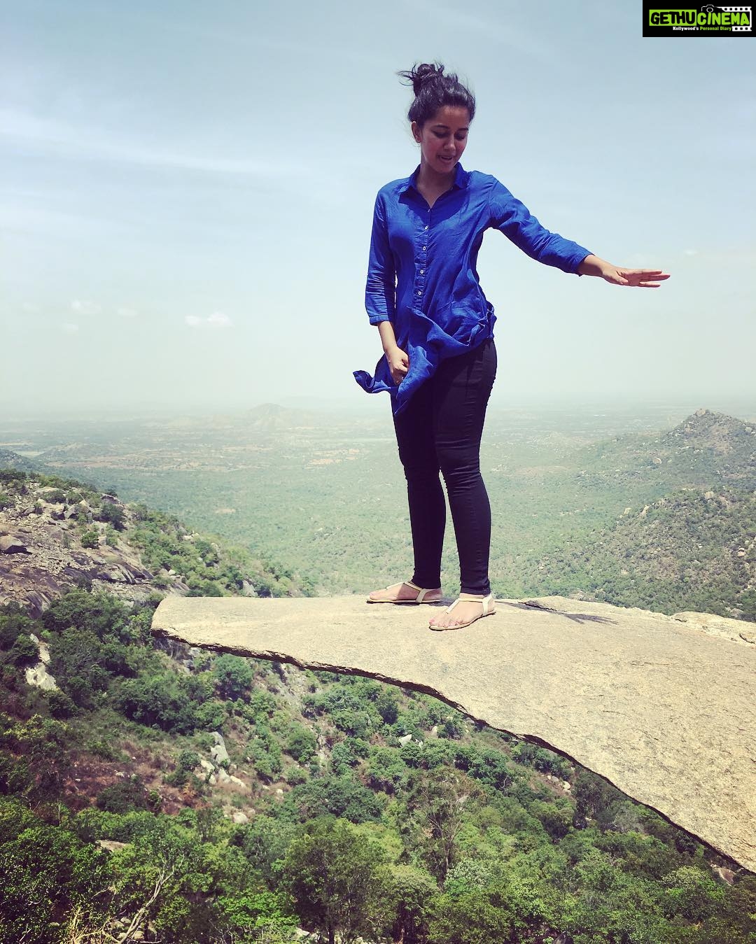 Mirnalini Ravi Instagram - 😰😰please hold me 🙆🏻 Avalabetta, Bangalore, Karnataka.