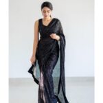 Mirnalini Ravi Instagram - The BLACK obsessed Drape 🖤 @samyakksarees @navin.appu @aaranyarentaljewellery @kaviyaartistry_off