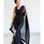 Mirnalini Ravi Instagram – The BLACK obsessed Drape 🖤

@samyakksarees @navin.appu @aaranyarentaljewellery @kaviyaartistry_off