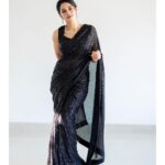 Mirnalini Ravi Instagram - The BLACK obsessed Drape 🖤 @samyakksarees @navin.appu @aaranyarentaljewellery @kaviyaartistry_off