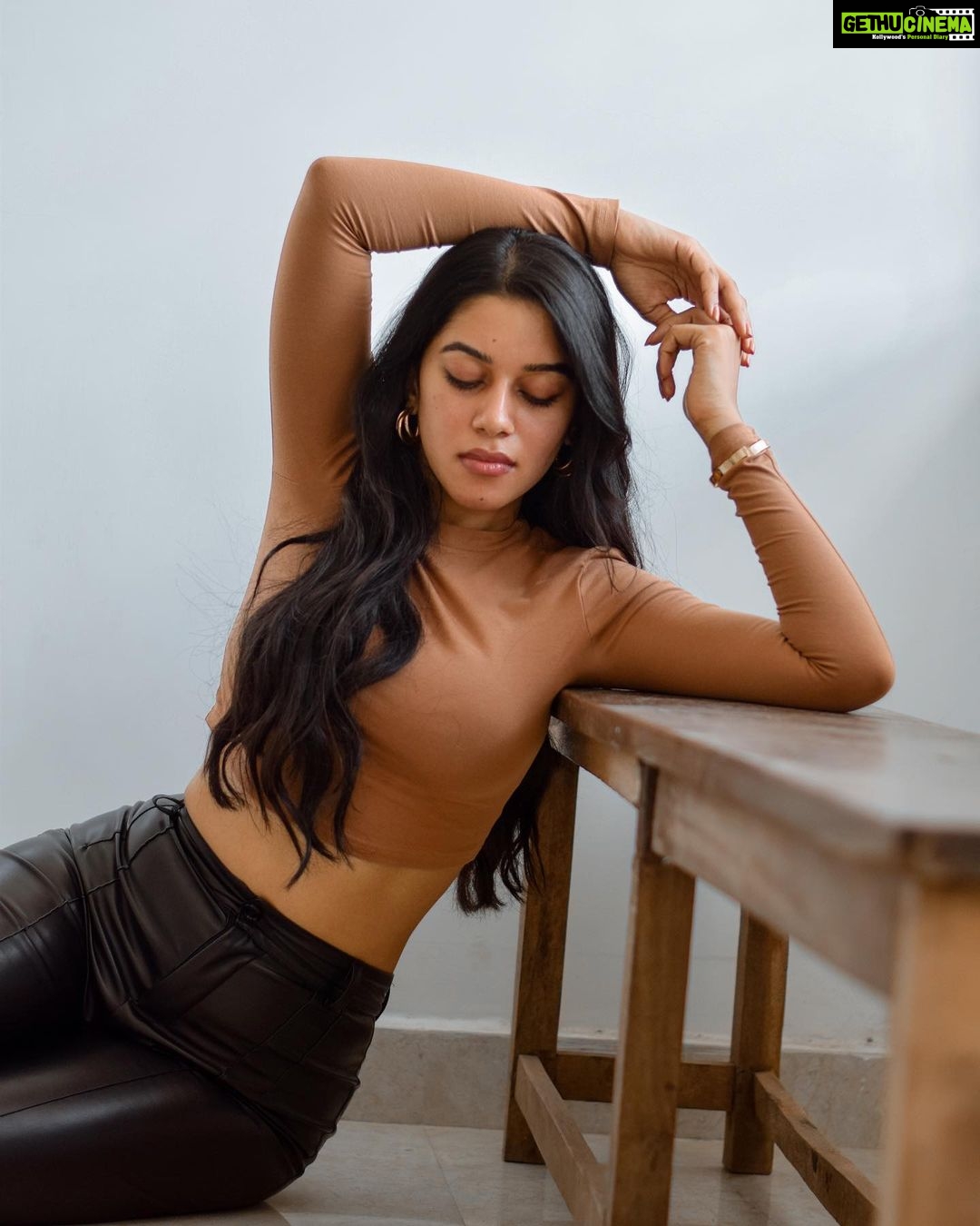 Mirnalini Ravi - 187.5K Likes - Calm-First Zone🧣
@irst_photography