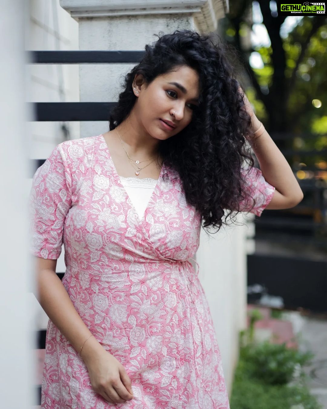 Misha Ghoshal Instagram - A golden state of mind ! 💫 #ashwingurunathanphotography #canoneosr #chennaimodels #model #photooftheday #photography #canonindia #modelsofinstagram #naturallight #shutterbugsindia #chennaimodelling #fitness #fitnessmodel #workout #fashion #fashionphotography #fashionblogger #peace #reels #reelsinstagram #love Chennai, India